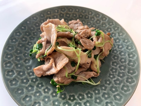 ご飯が進む!包丁要らず!豚肉とかいわれの塩胡椒炒め